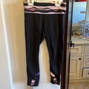 lulu capri w zipper and design